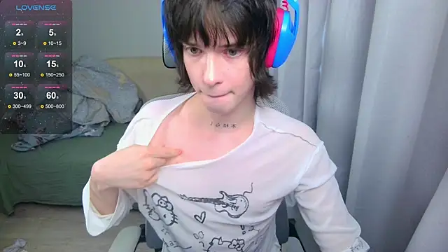LeonBoykisser online show from May 4, 2026, 10:55 am
