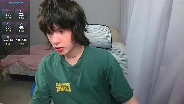 LeonBoykisser online show from May 10, 2026, 5:07 pm