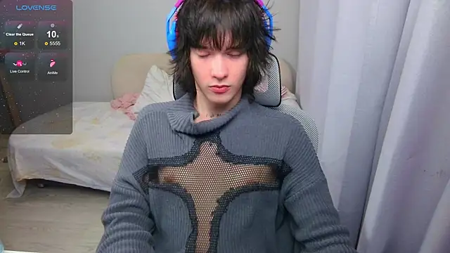 LeonBoykisser online show from May 11, 2026, 7:22 pm