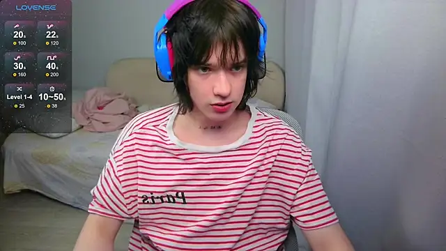 LeonBoykisser online show from May 12, 2026, 4:59 pm