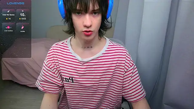 LeonBoykisser online show from May 13, 2026, 1:08 pm