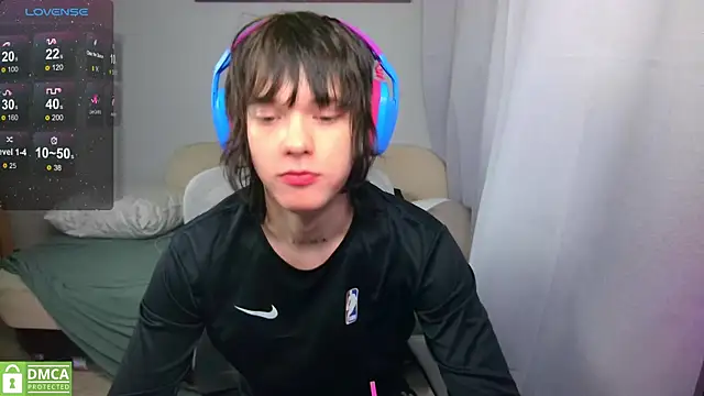 LeonBoykisser online show from May 15, 2026, 6:15 pm