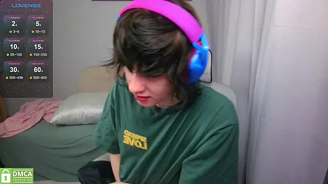 LeonBoykisser online show from May 16, 2026, 1:43 pm