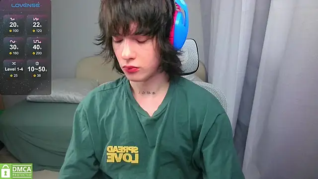 LeonBoykisser online show from May 18, 2026, 6:36 pm