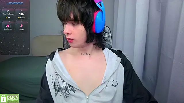 LeonBoykisser online show from May 22, 2026, 2:19 am