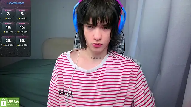 LeonBoykisser online show from May 25, 2026, 6:41 am