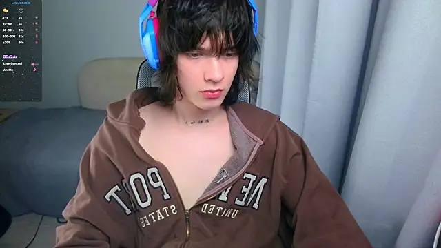 LeonBoykisser online show from June 7, 2026, 10:13 pm