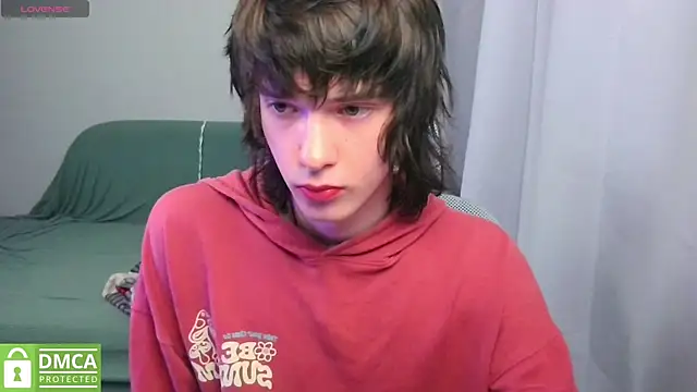LeonBoykisser online show from July 16, 2026, 4:57 pm