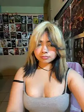 Snapshot of pinkybombon chatting on February 5, 2026, 11:53 pm pinkybombon online show from February 5, 2026, 11:53 pm