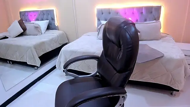 Bela Craxkerr online show from March 3, 2026, 12:33 pm