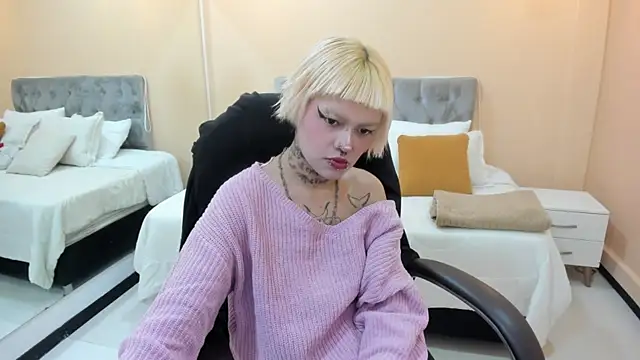 Snapshot of Bela_Craxkerr chatting on April 5, 2026, 12:35 pm Bela Craxkerr online show from April 5, 2026, 12:35 pm