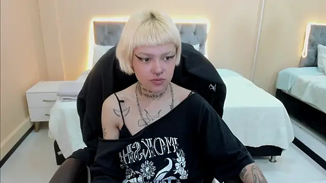 Snapshot of Bela_Craxkerr chatting on April 17, 2026, 12:30 pm Bela Craxkerr online show from April 17, 2026, 12:30 pm