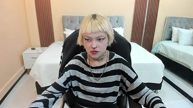 Snapshot of Bela_Craxkerr chatting on April 25, 2026, 1:03 pm Bela Craxkerr online show from April 25, 2026, 1:03 pm