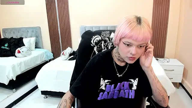 Snapshot of Bela_Craxkerr chatting on May 5, 2026, 8:28 pm Bela Craxkerr online show from May 5, 2026, 8:28 pm