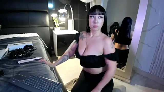 KomiCatt online show from February 17, 2026, 12:01 pm