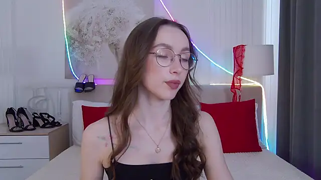 Emily Simon online show from May 6, 2026, 5:14 am