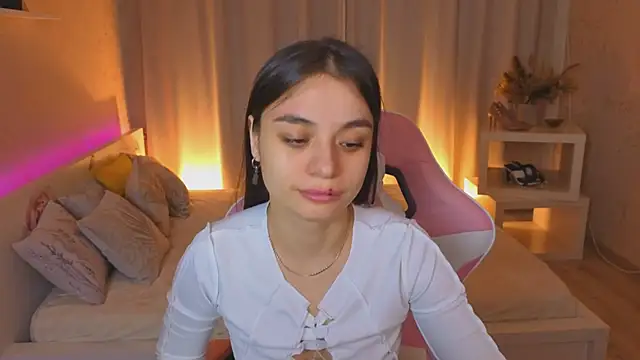 Kim Bless online show from May 4, 2026, 2:07 am