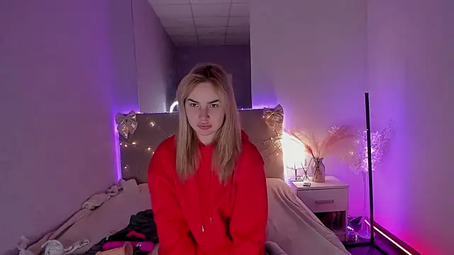 Snapshot of LunaHeadley chatting on February 2, 2026, 1:21 pm LunaHeadley online show from February 2, 2026, 1:21 pm