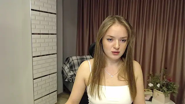 lunaaaaa23 online show from February 4, 2026, 4:13 pm