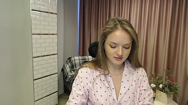 lunaaaaa23 online show from February 5, 2026, 2:54 pm