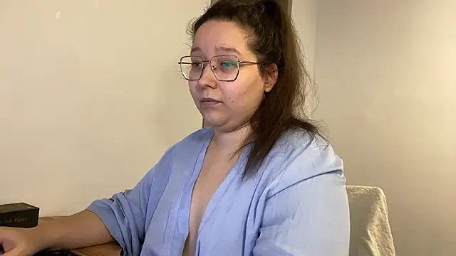 AemiliaLust online show from February 6, 2026, 9:07 pm