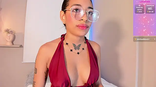 Scarlet Vixen  online show from June 7, 2026, 3:05 pm