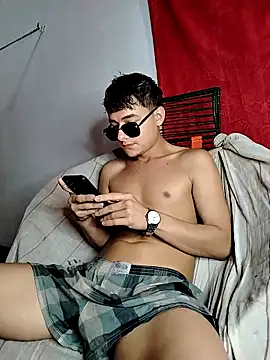 attractive-sexx online show from February 18, 2026, 1:40 pm