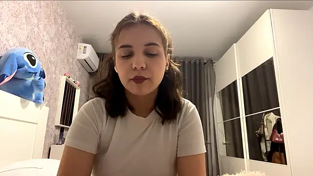 Lunavirexiall online show from February 2, 2026, 5:44 pm