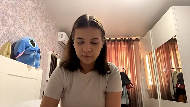 Lunavirexiall online show from February 4, 2026, 11:27 am