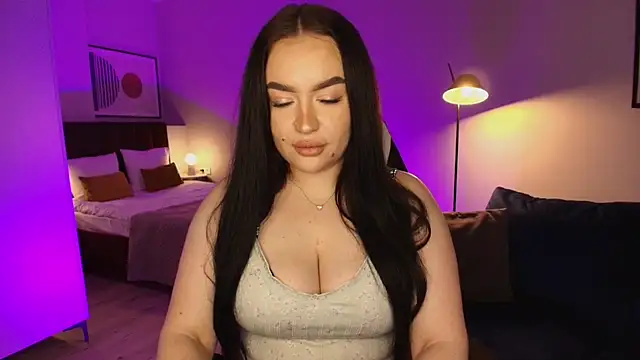 tinafox  online show from February 19, 2026, 8:10 am