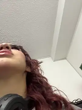 Snapshot of elodie_rouge chatting on February 14, 2026, 12:46 pm elodie rouge online show from February 14, 2026, 12:46 pm