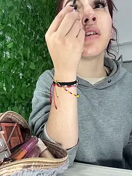 Snapshot of elodie_rouge chatting on March 17, 2026, 11:24 am elodie rouge online show from March 17, 2026, 11:24 am