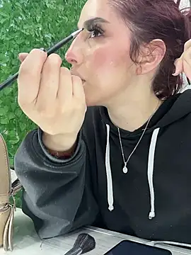 Snapshot of elodie_rouge chatting on March 19, 2026, 11:36 am elodie rouge online show from March 19, 2026, 11:36 am