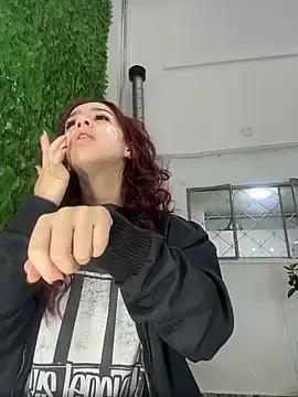 Snapshot of elodie_rouge chatting on March 23, 2026, 11:36 am elodie rouge online show from March 23, 2026, 11:36 am