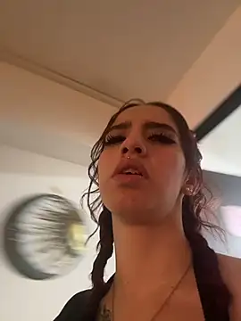 elodie rouge online show from June 20, 2026, 11:46 am