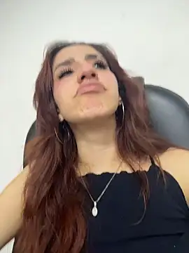 Snapshot of elodie_rouge chatting on July 3, 2026, 11:44 pm elodie rouge online show from July 3, 2026, 11:44 pm