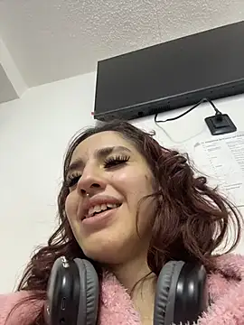 Snapshot of elodie_rouge chatting on July 10, 2026, 12:41 pm elodie rouge online show from July 10, 2026, 12:41 pm