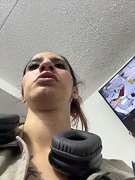 Snapshot of elodie_rouge chatting on July 16, 2026, 12:33 pm elodie rouge online show from July 16, 2026, 12:33 pm