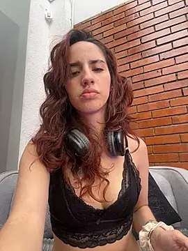 Snapshot of elodie_rouge chatting on July 23, 2026, 3:54 pm elodie rouge online show from July 23, 2026, 3:54 pm