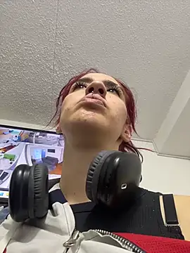 Snapshot of elodie_rouge chatting on August 5, 2026, 12:08 pm elodie rouge online show from August 5, 2026, 12:08 pm