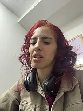 Snapshot of elodie_rouge chatting on August 7, 2026, 1:57 pm elodie rouge online show from August 7, 2026, 1:57 pm