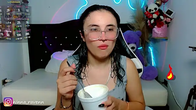 AriaDark online show from April 26, 2026, 10:07 pm