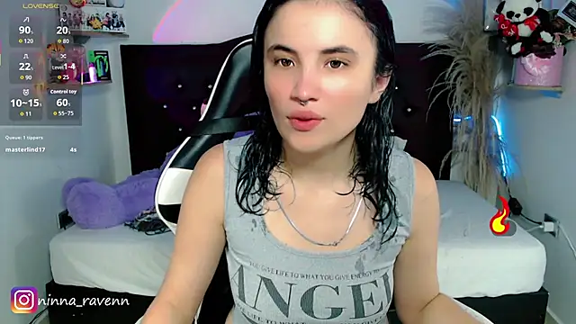 AriaDark online show from May 3, 2026, 9:10 pm