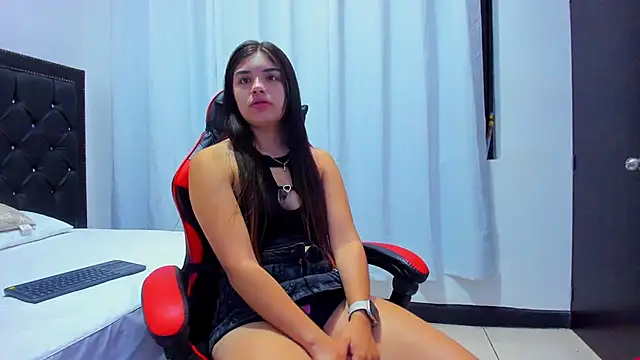 EmmaSnnow online show from February 3, 2026, 12:32 pm