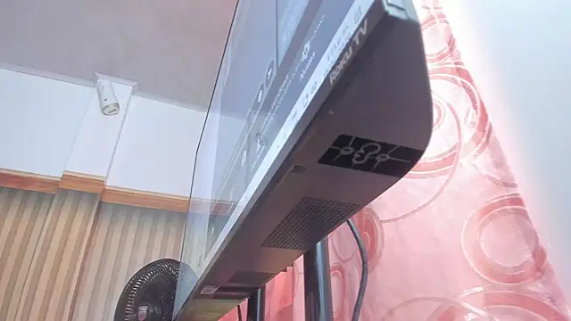 lovely  kiss   online show from April 18, 2026, 6:12 pm