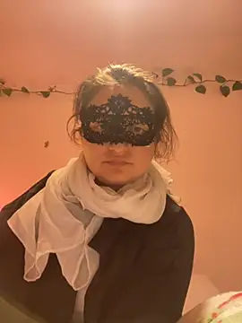 Leonoraaa online show from January 19, 2026, 12:47 am