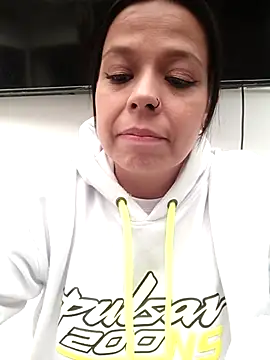 RossyAlvarez online show from July 24, 2026, 1:09 pm