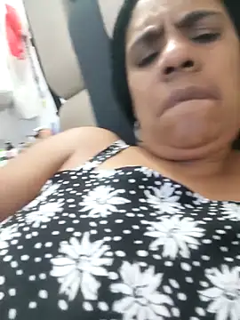 Snapshot of Zeyllyjhonson chatting on April 21, 2026, 3:13 am Zeyllyjhonson online show from April 21, 2026, 3:13 am