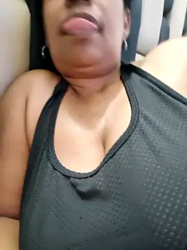 Snapshot of Zeyllyjhonson chatting on April 28, 2026, 2:38 am Zeyllyjhonson online show from April 28, 2026, 2:38 am