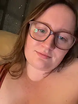 Snapshot of lucycomestrue chatting on June 13, 2026, 11:35 pm lucycomestrue online show from June 13, 2026, 11:35 pm